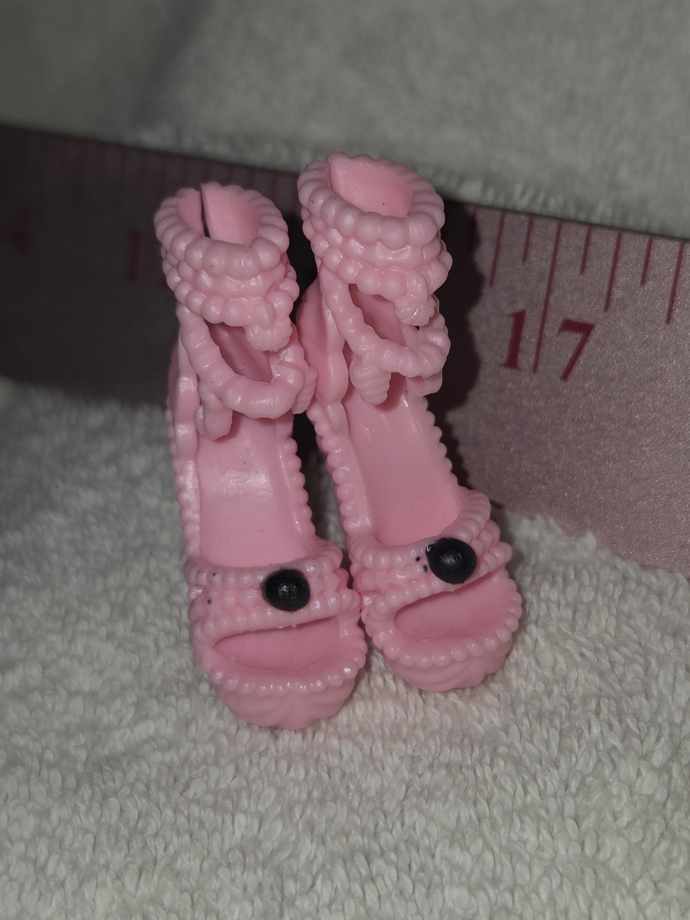 Mattel Monster High Lagoona Frights Action Camera Pink Beaded High Heel